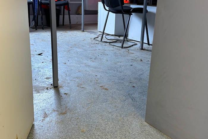 Transformation Remarquable : Avant et Après la Prestation de Nettoyage dans la Base de Vie du Chantier du Métro de Toulouse